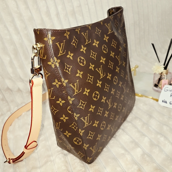 🔥😍Authentic🔥😍 Louis Vuitton Monogram Crossbody Bag - Picture 4 of 17